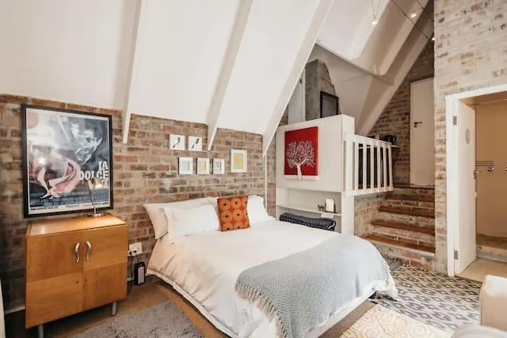 ホームステイ KenridgeThe Loft At 33アパートメント